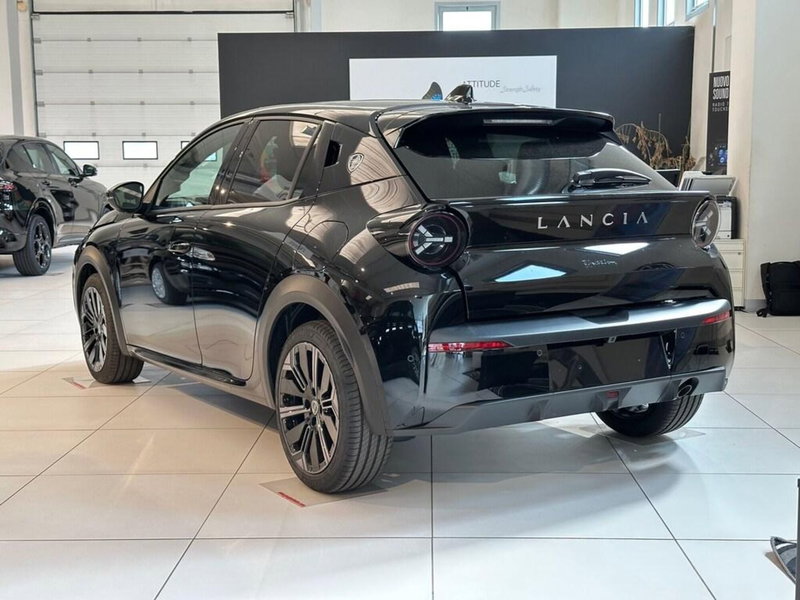 Lancia Ypsilon nuova a Sondrio (3)