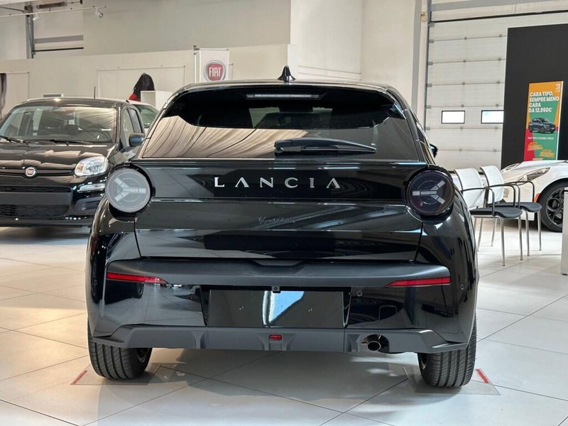 Lancia Ypsilon nuova a Sondrio (4)