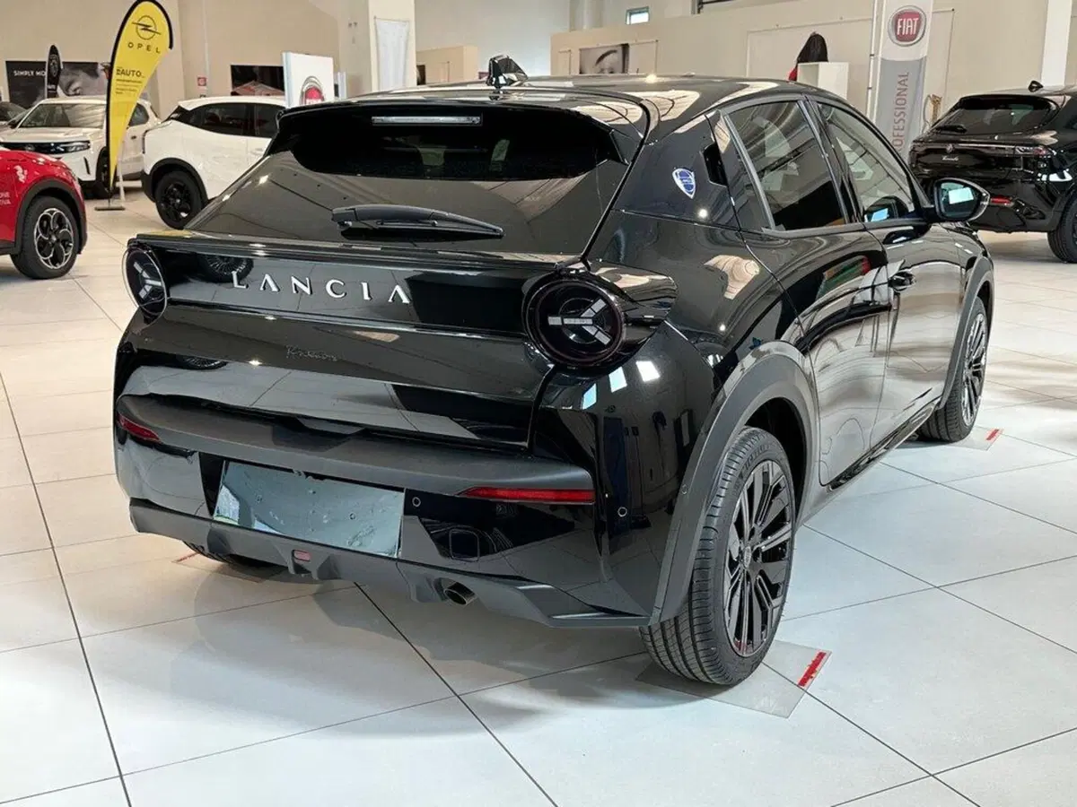 Lancia Ypsilon nuova a Sondrio (5)