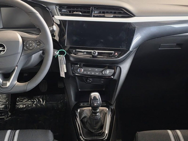 Opel Corsa nuova a Sondrio (13)