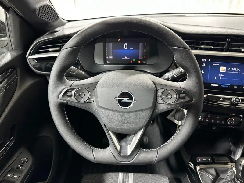 Opel Corsa nuova a Sondrio (14)