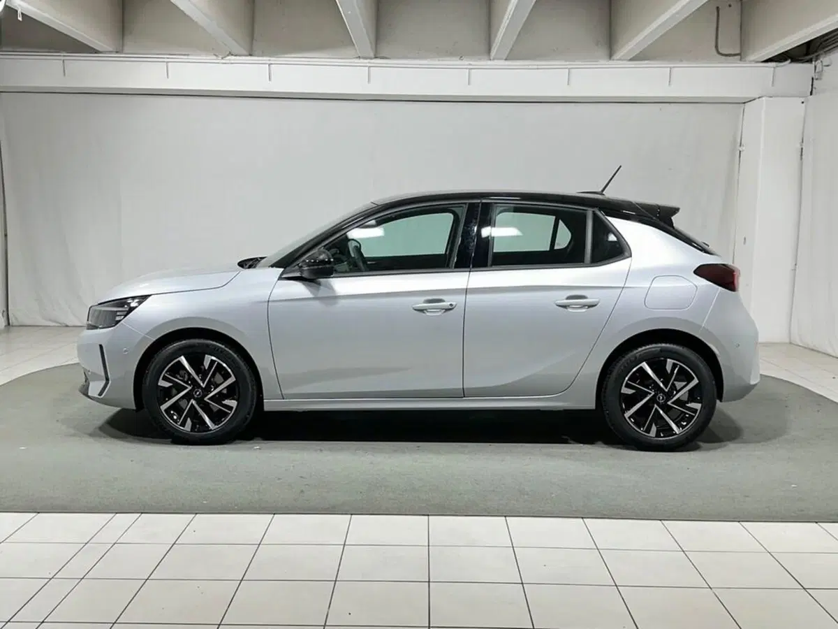 Opel Corsa nuova a Sondrio (4)