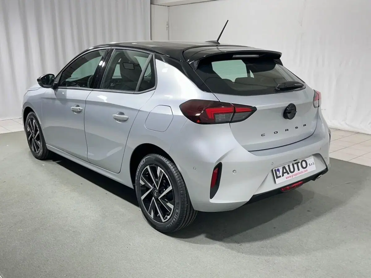 Opel Corsa nuova a Sondrio (5)