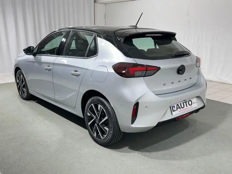 Opel Corsa nuova a Sondrio (5)