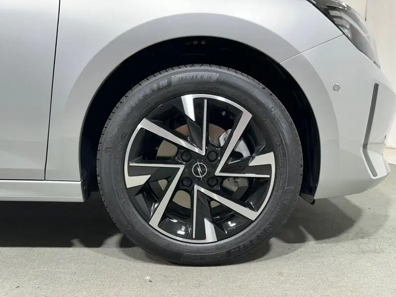 Opel Corsa nuova a Sondrio (9)