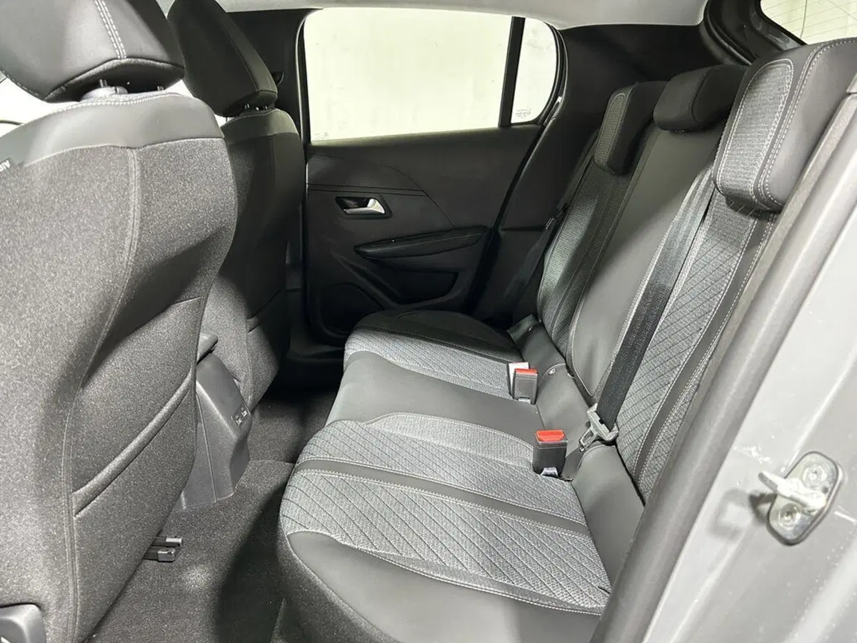 Peugeot 208 nuova a Sondrio (11)