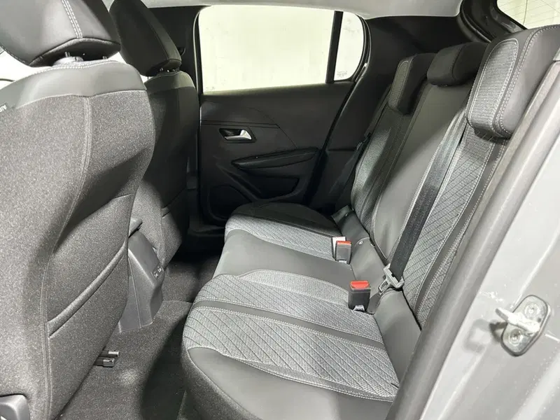 Peugeot 208 nuova a Sondrio (11)