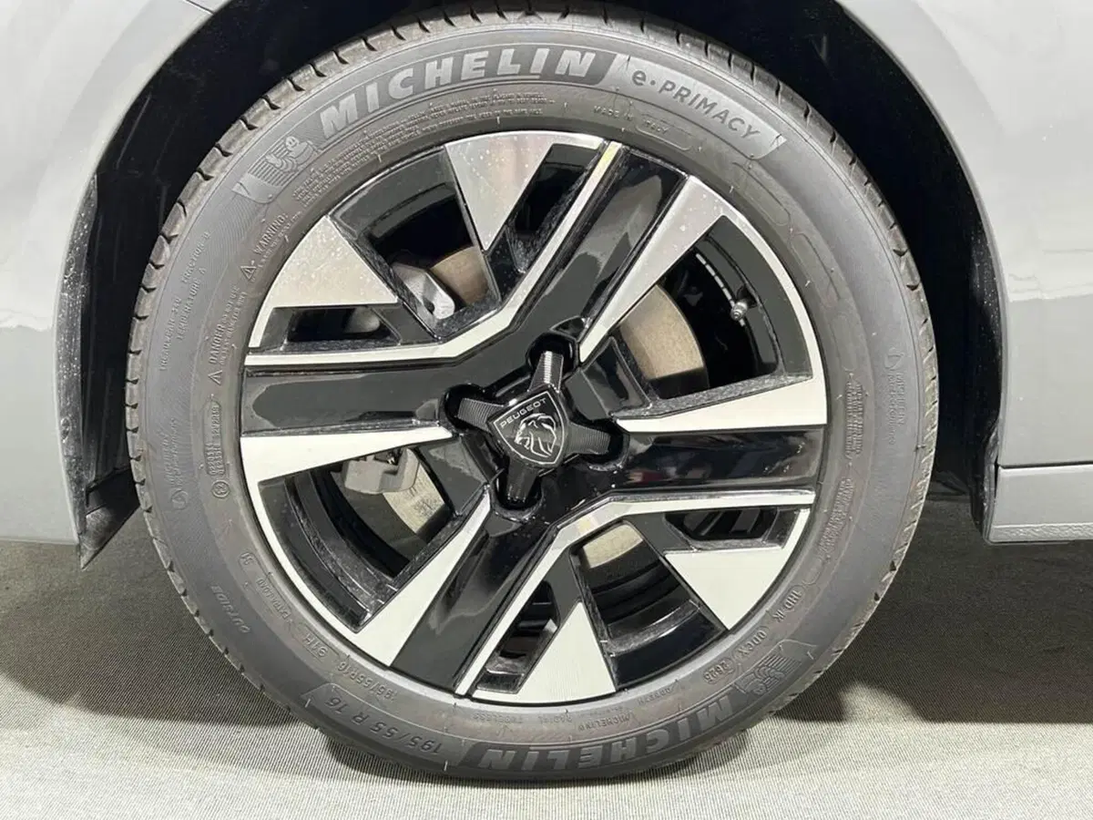 Peugeot 208 nuova a Sondrio (9)