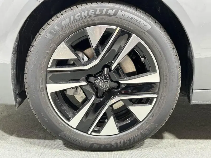 Peugeot 208 nuova a Sondrio (9)