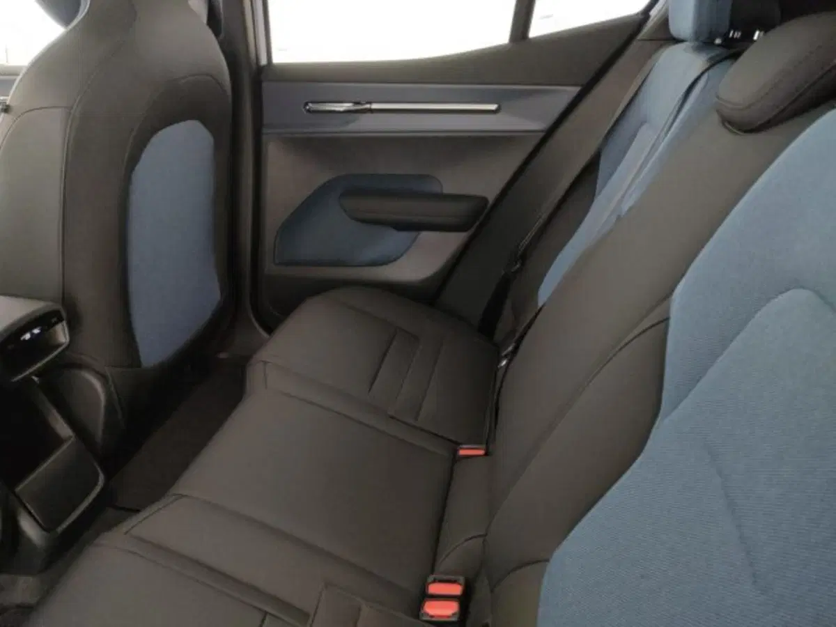 Volvo EX30 Cross Country nuova a Modena (10)