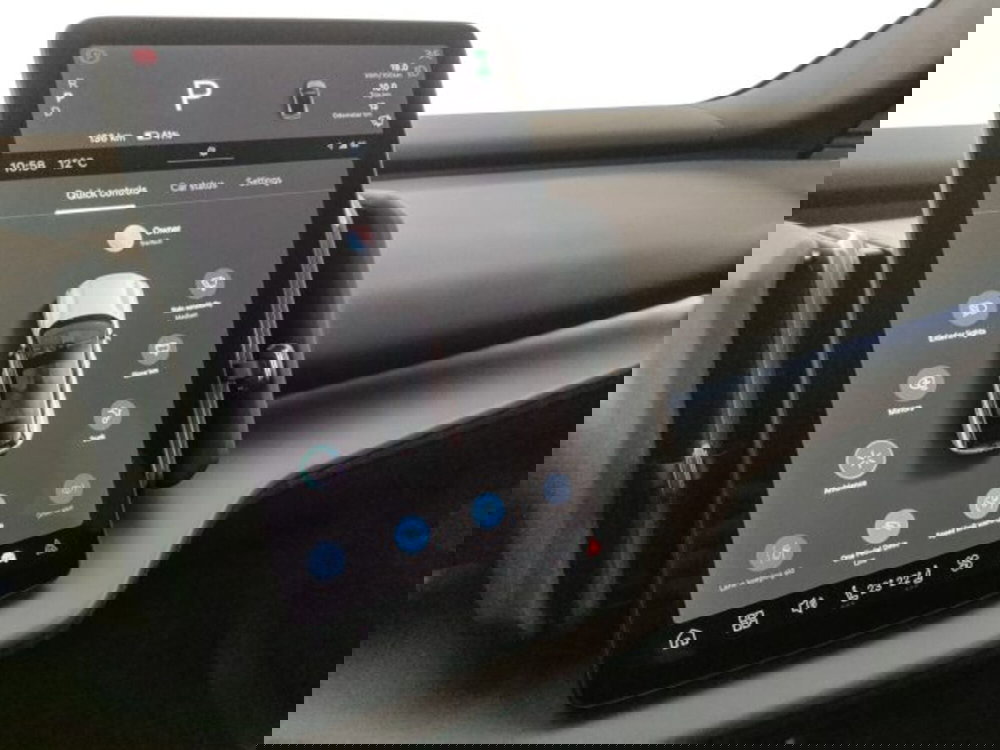 Volvo EX30 Cross Country nuova a Modena (17)