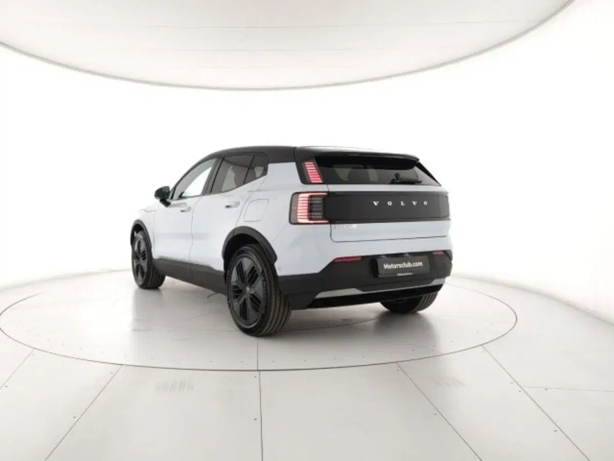 Volvo EX30 Cross Country nuova a Modena (3)