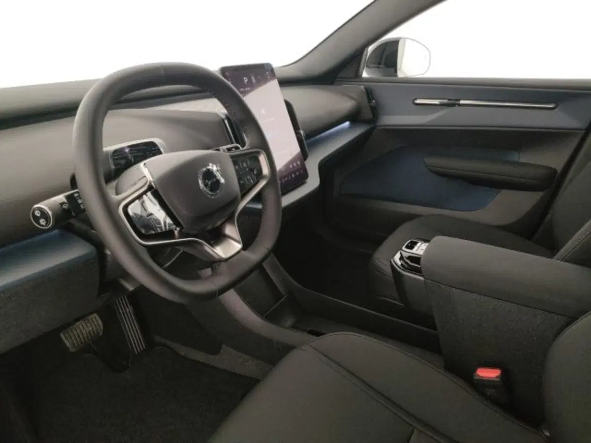 Volvo EX30 Cross Country nuova a Modena (9)