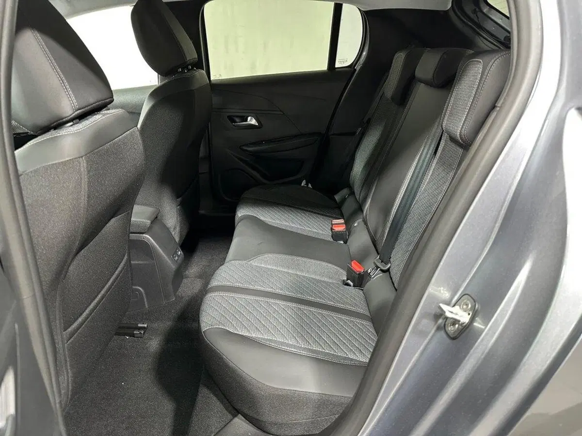 Peugeot 208 nuova a Sondrio (11)