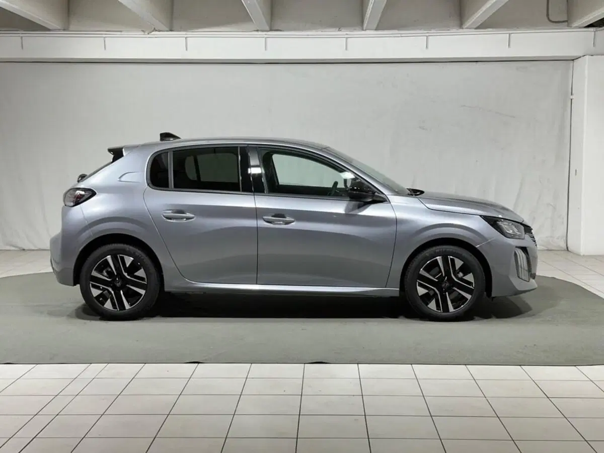 Peugeot 208 nuova a Sondrio (6)