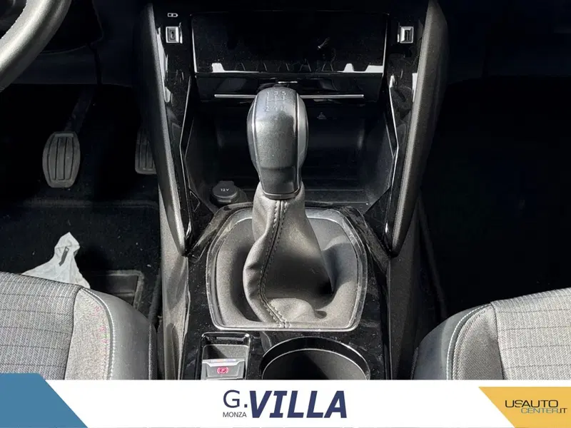 Peugeot 208 usata a Milano (10)