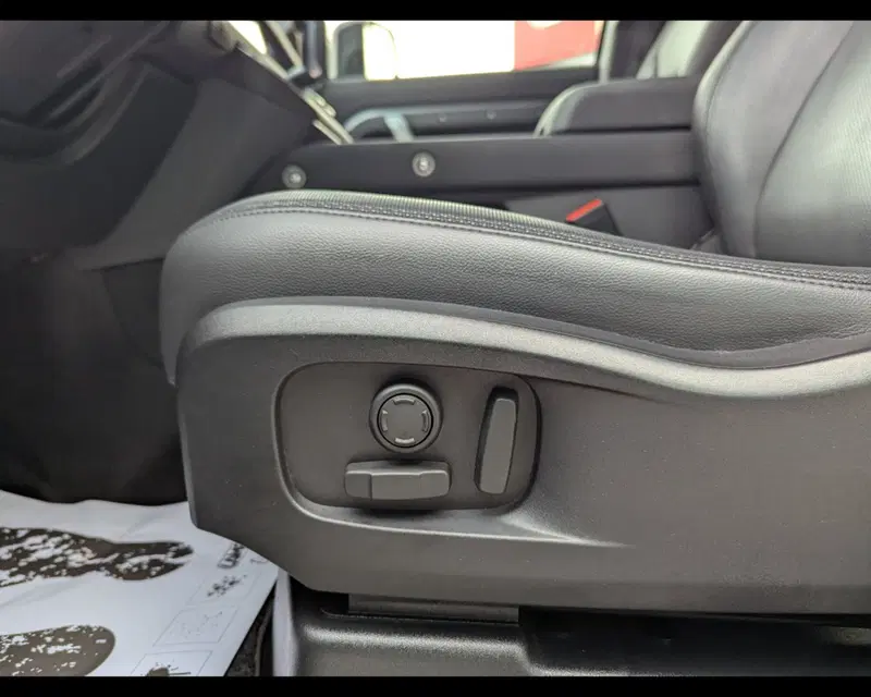 Land Rover Defender usata a Treviso (14)