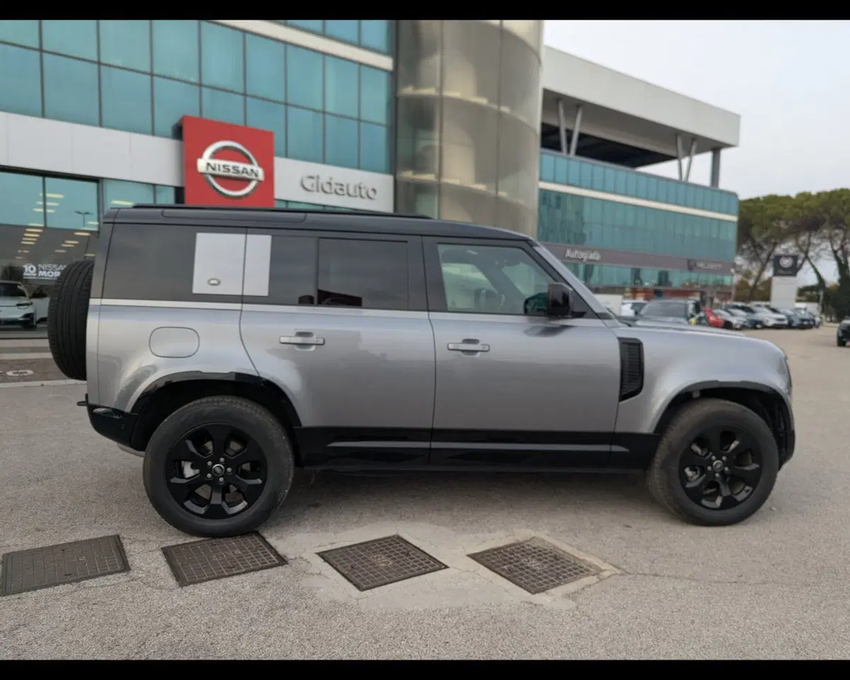 Land Rover Defender usata a Treviso (16)