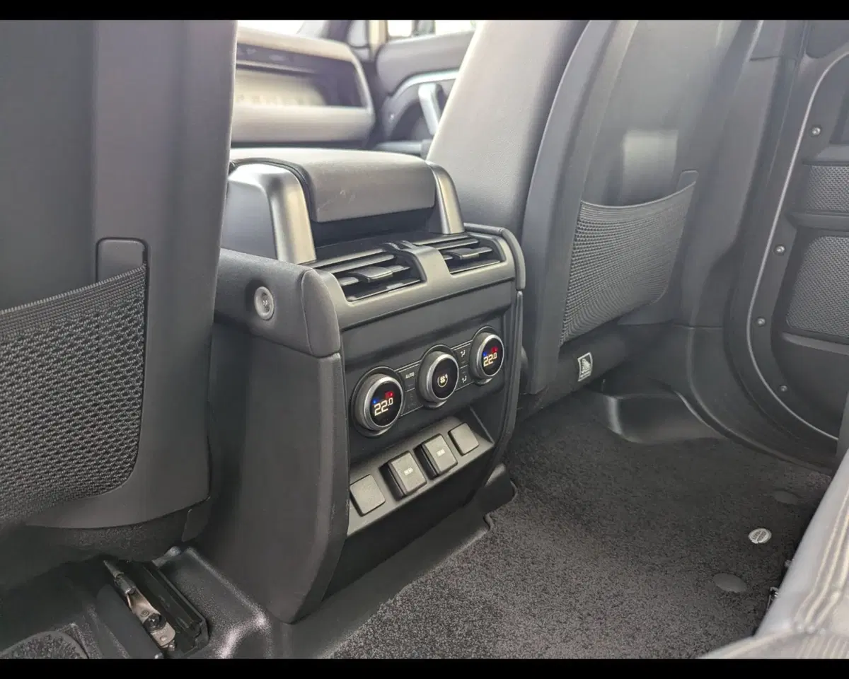 Land Rover Defender usata a Treviso (9)
