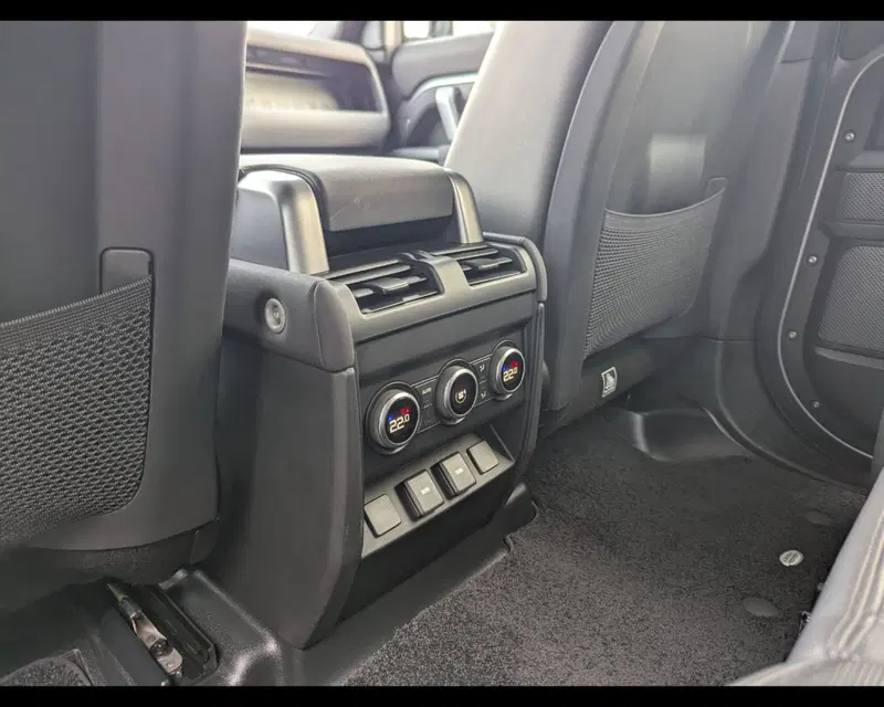 Land Rover Defender usata a Treviso (9)