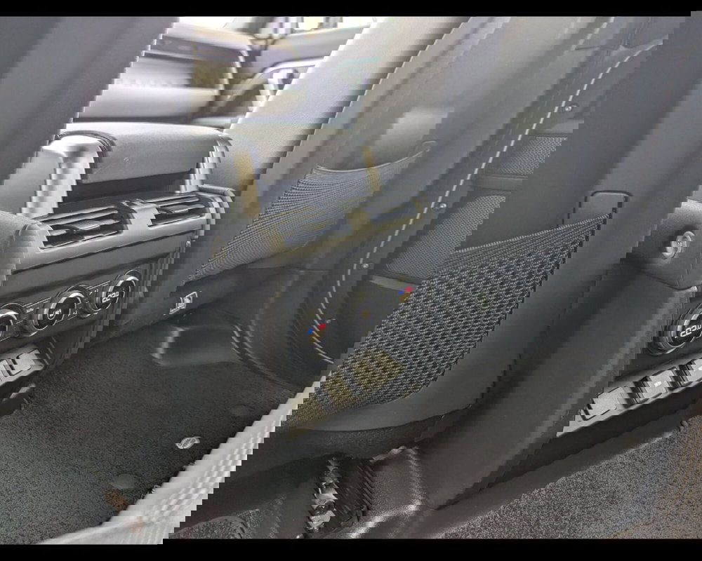 Land Rover Defender usata a Treviso (9)