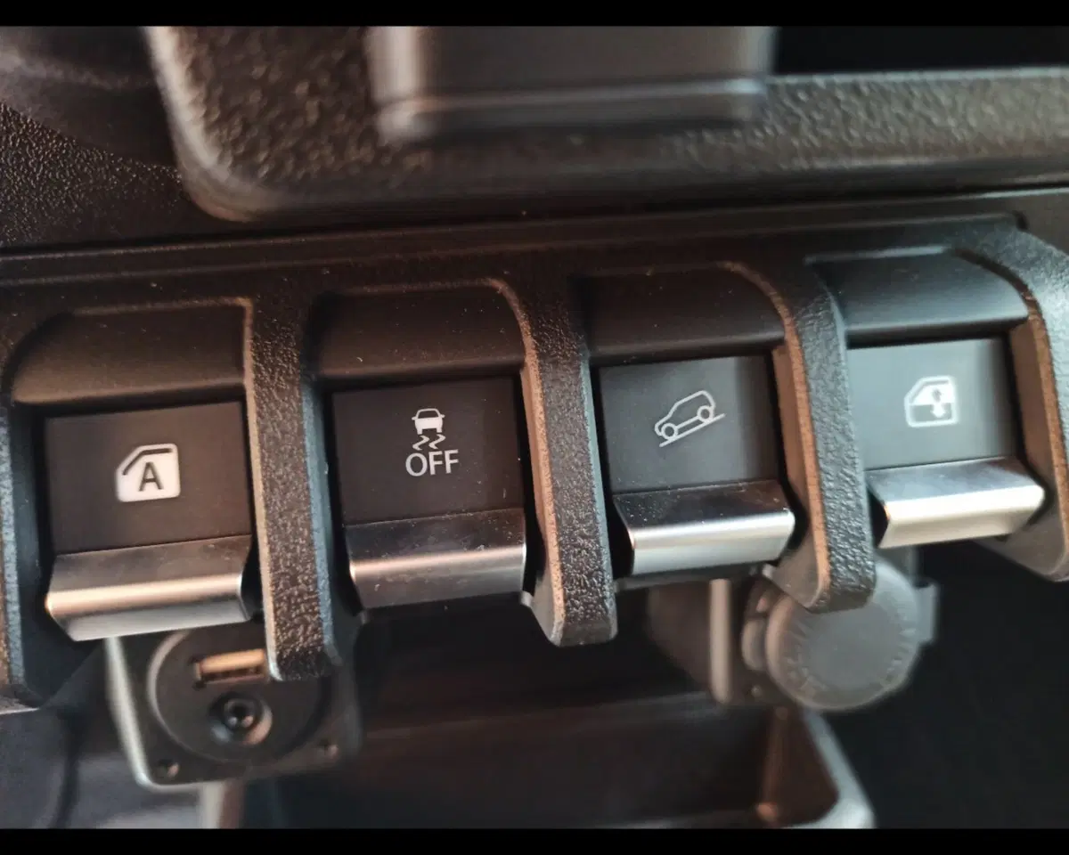 Suzuki Jimny nuova a Treviso (11)