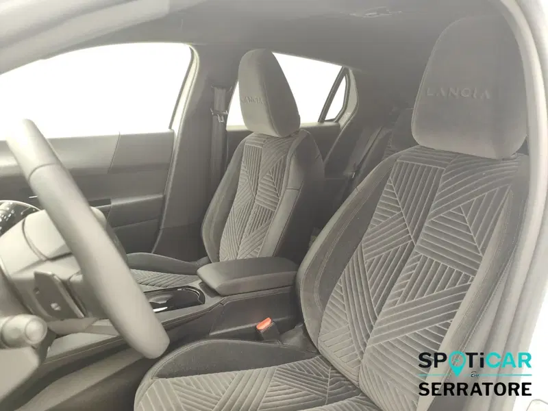 Lancia Ypsilon usata a Como (12)