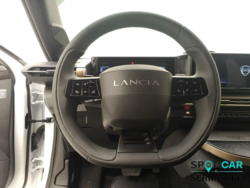 Lancia Ypsilon usata a Como (16)