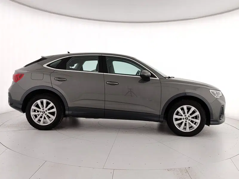 Audi Q3 Sportback usata a Caserta (7)