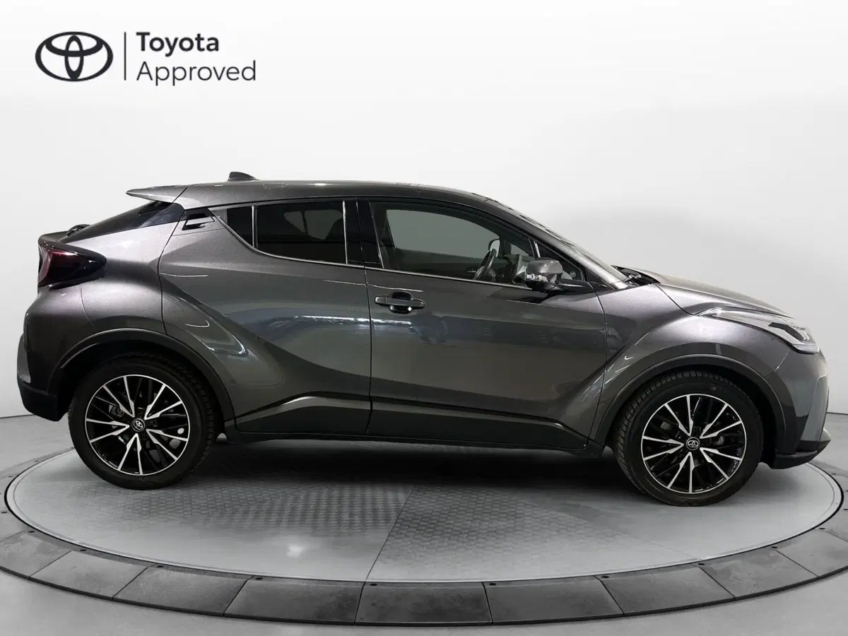 Toyota Toyota C-HR usata a Milano (13)