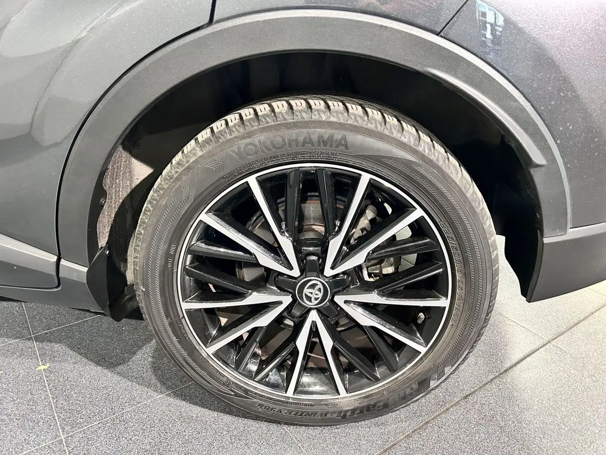 Toyota Toyota C-HR usata a Milano (14)