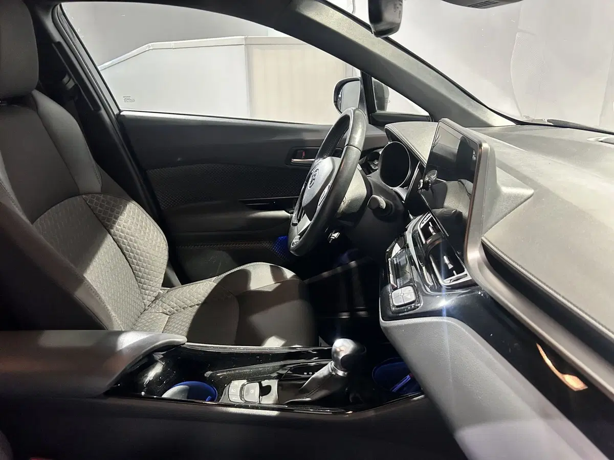 Toyota Toyota C-HR usata a Milano (5)