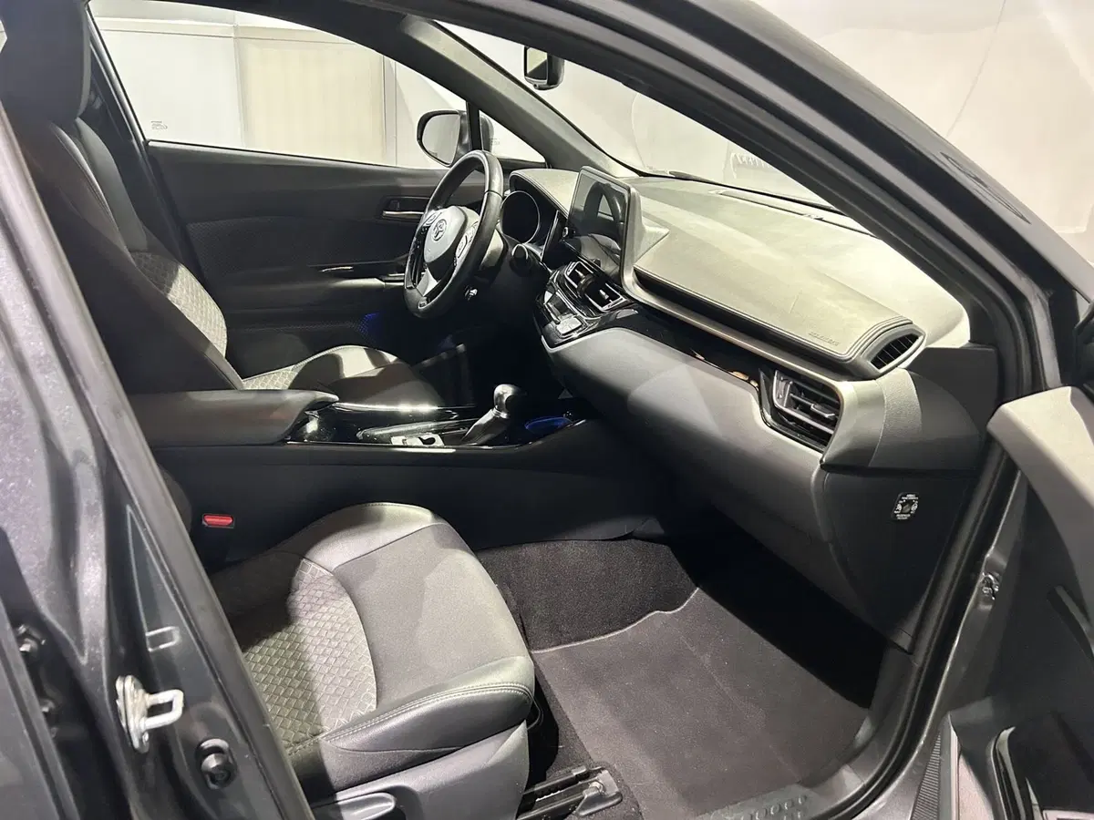 Toyota Toyota C-HR usata a Milano (6)