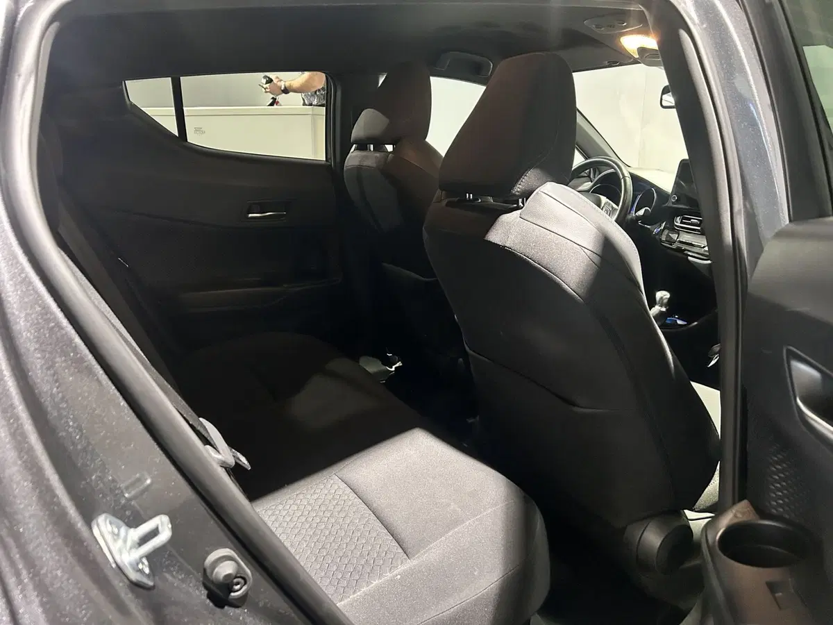 Toyota Toyota C-HR usata a Milano (7)