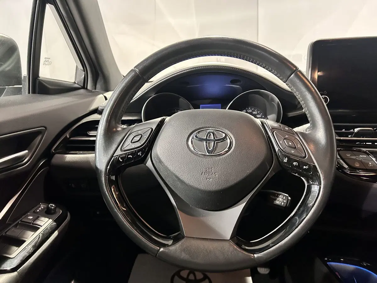 Toyota Toyota C-HR usata a Milano (9)