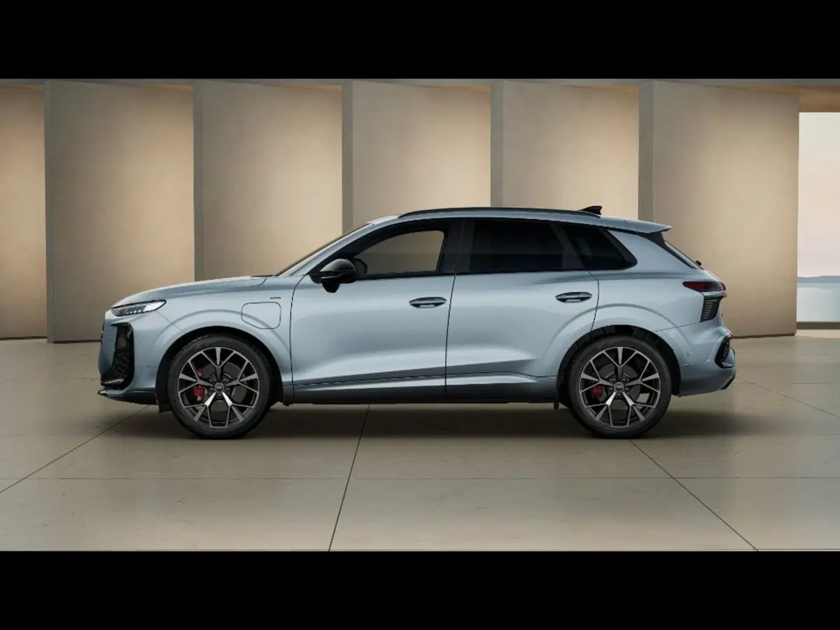 Audi Q3 Sportback nuova a Grosseto (2)