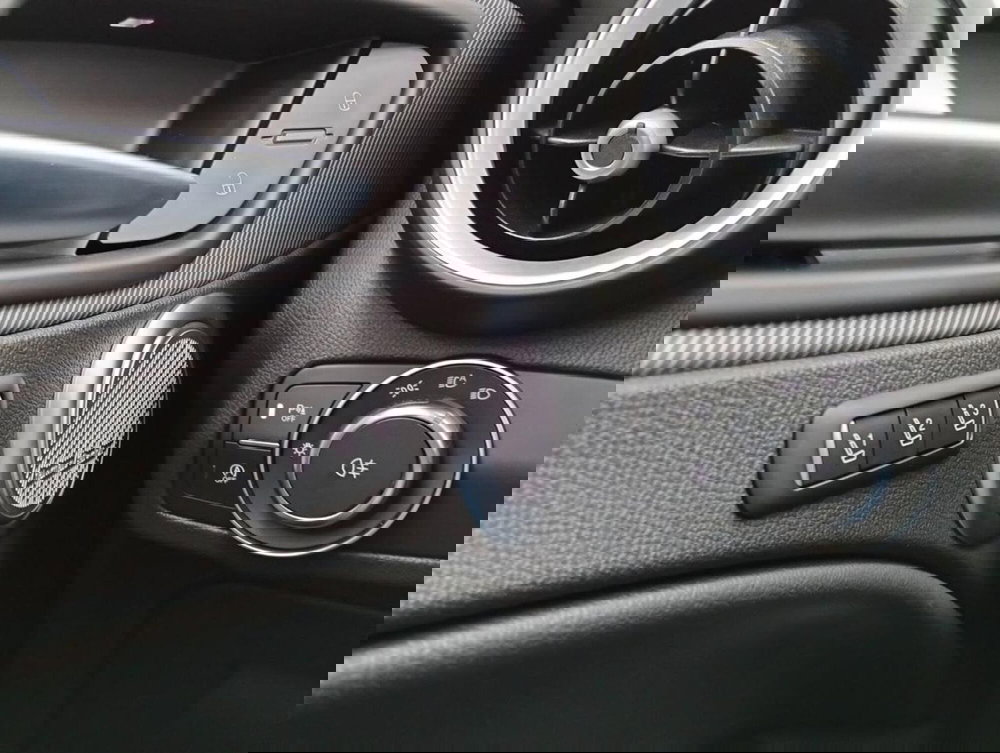 Alfa Romeo Stelvio usata a Como (11)