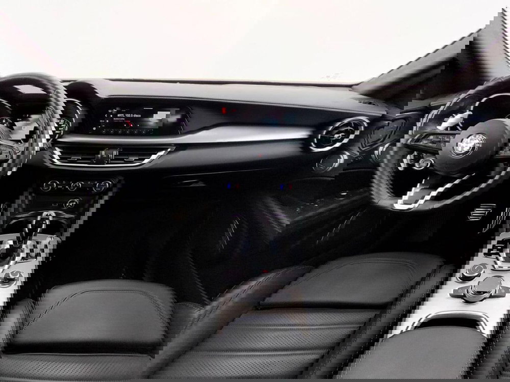 Alfa Romeo Stelvio usata a Como (12)