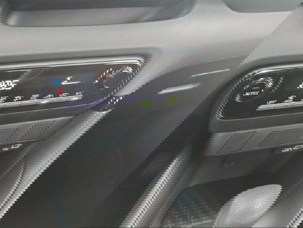 Mazda Mazda2 Hybrid nuova a Como (16)