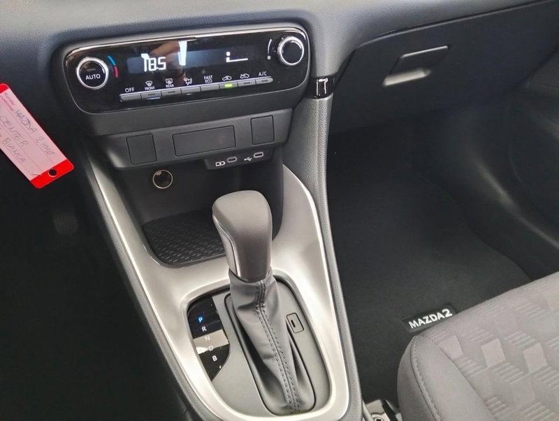 Mazda Mazda2 Hybrid nuova a Como (16)