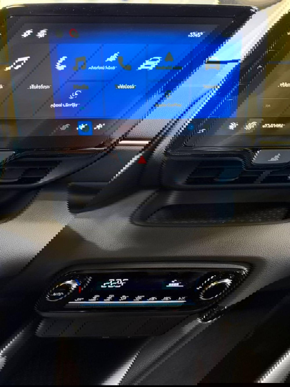 Mazda Mazda2 Hybrid nuova a Como (10)