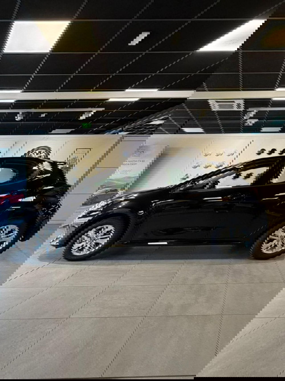 Mazda Mazda2 Hybrid nuova a Como (5)