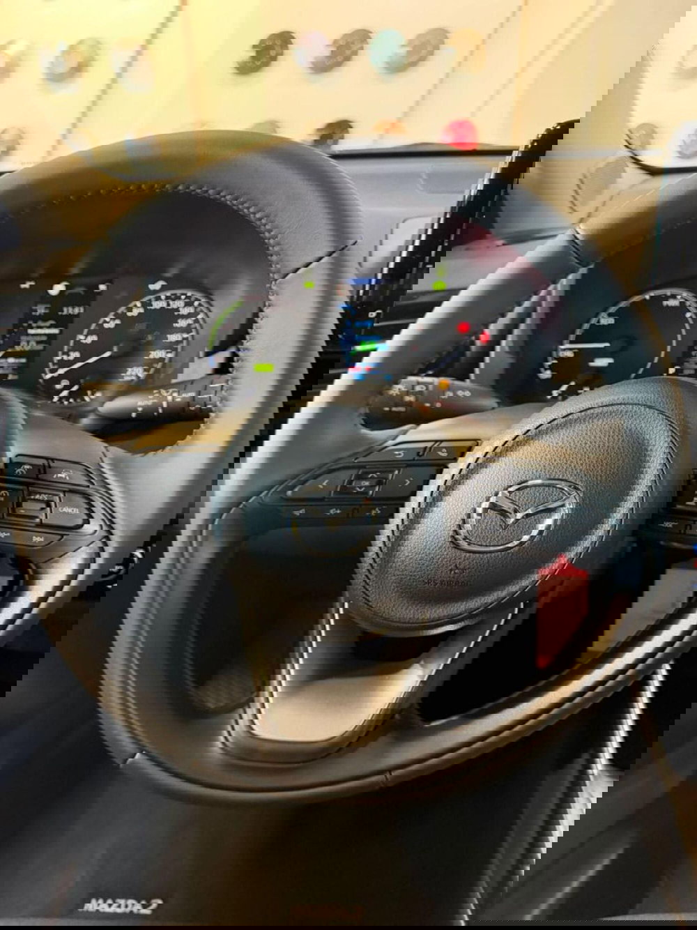 Mazda Mazda2 Hybrid nuova a Como (8)