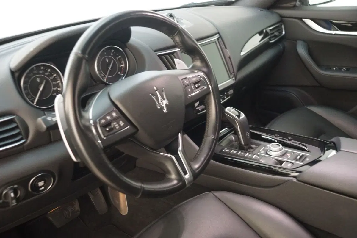 Maserati Levante usata a Torino (16)