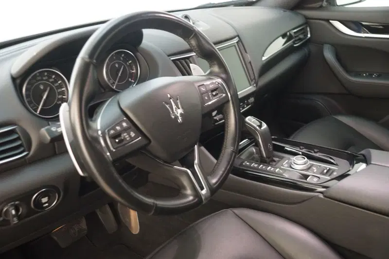 Maserati Levante usata a Torino (16)