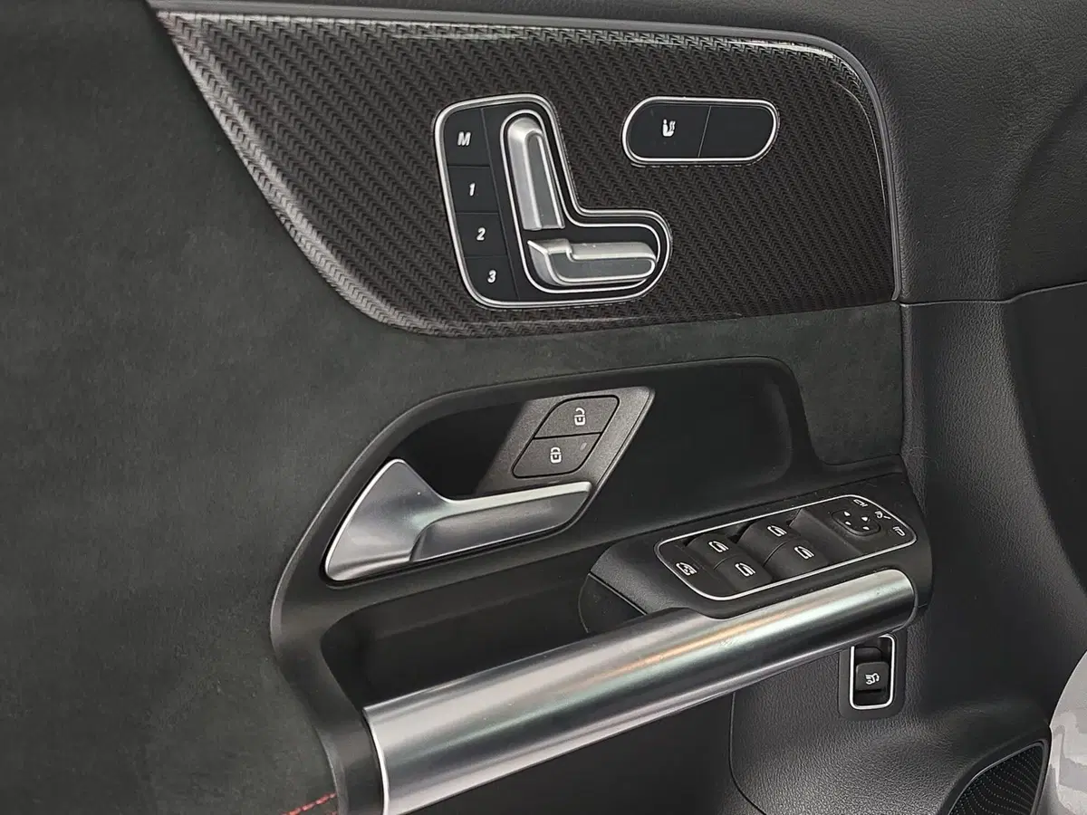 Mercedes-Benz GLA SUV usata a Alessandria (17)