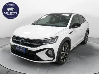 Volkswagen Taigo 1.0 TSI 110 CV DSG R-Line del 2023 usata a Carnago