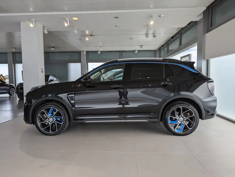 Lynk & Co 01 usata a Pescara (3)