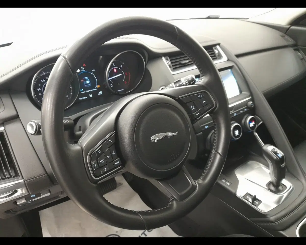 Jaguar E-Pace usata a Alessandria (7)