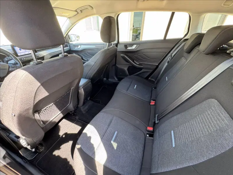 Ford Focus Station Wagon usata a Matera (12)